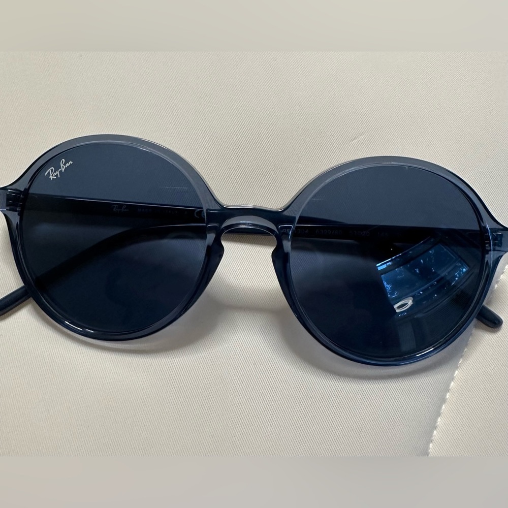 RayBan sunglasses RB4304 like new